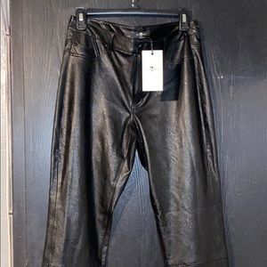 HIGH WAIST SKINNY WITH FAUX POCKETS IN BLACK.